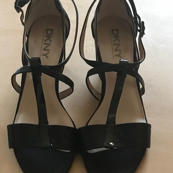 Dkny Shoes - Beautiful pair of DKNY Dana shoes